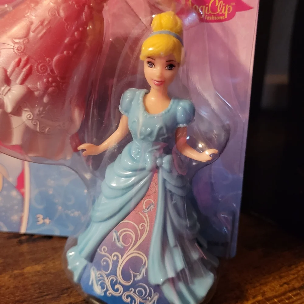 Disney Princess Cinderella - Picture 3 of 10